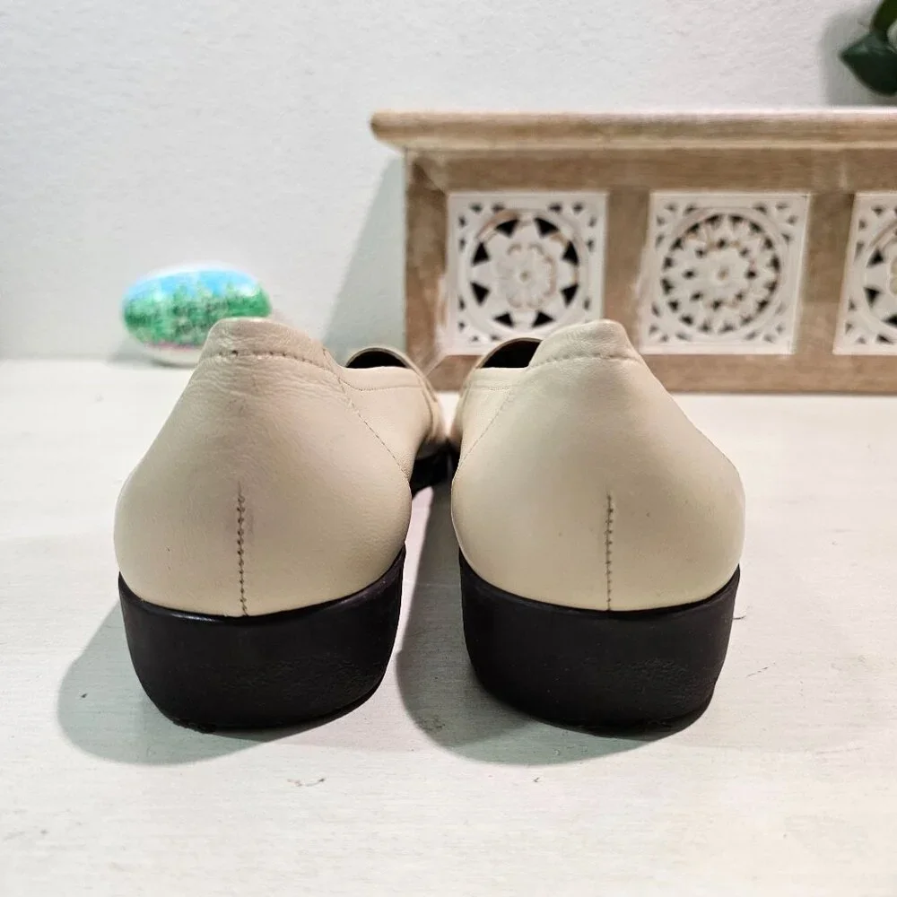Easy Spirit Womens Sz 9.5 Cream Leather Loafer Casual Comfort Shoes Preppy Work - Picture 5 of 9